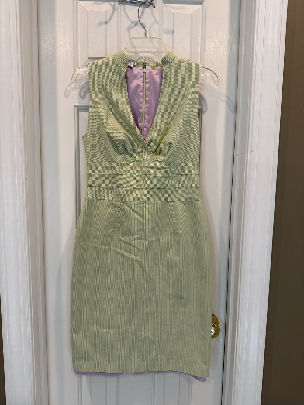 Kay Unger Pale Green Sleeveless V-Neck Sheath Dress